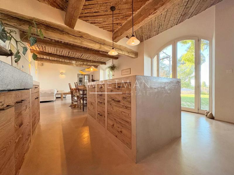 Maison - 240 m² - 8 pièces