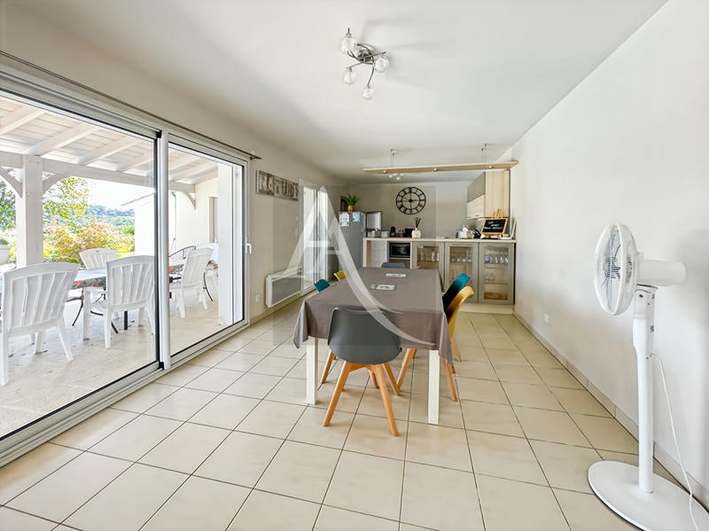 Maison - 240 m² - 12 pièces