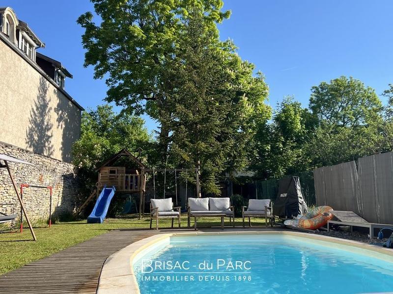 Maison - 330 m² - 11 pièces