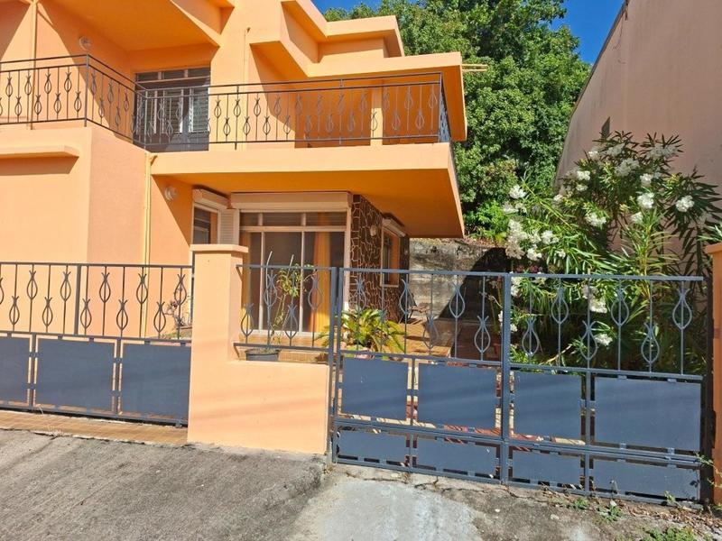 Maison - 180 m² - 8 pièces