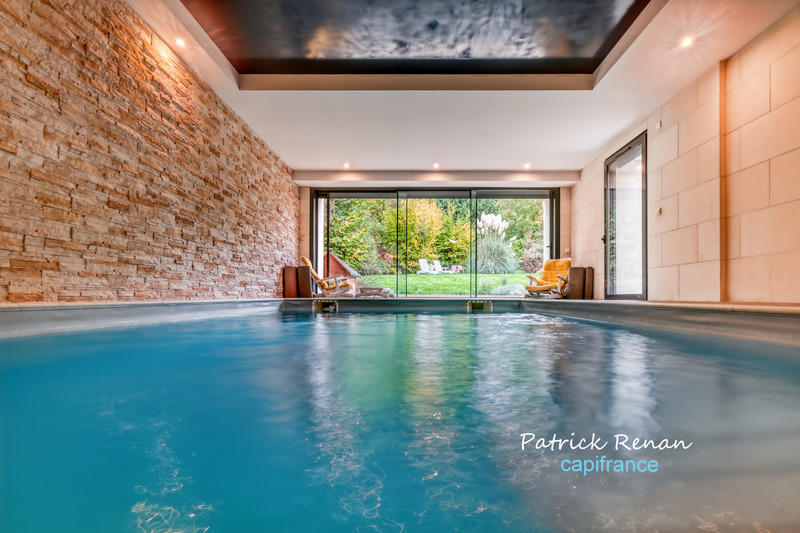 Maison - 439 m² - 8 pièces