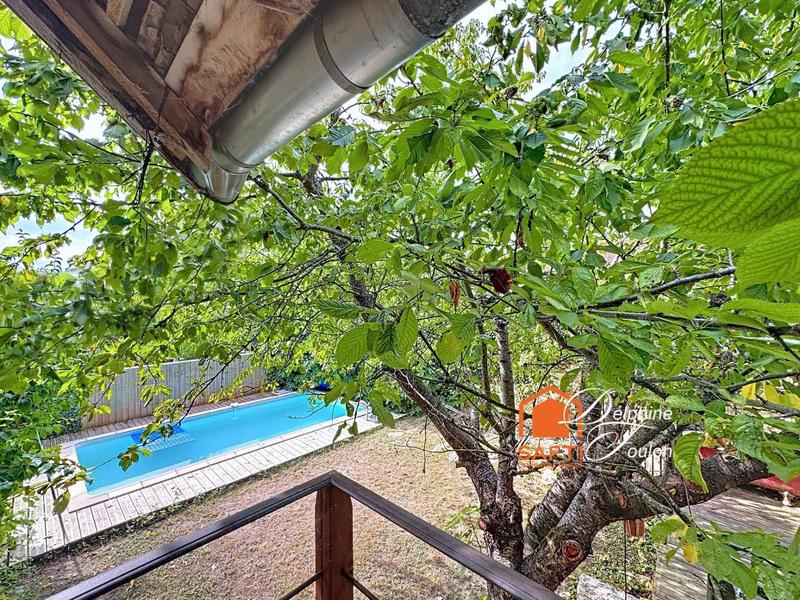 Maison - 288 m² - 8 pièces