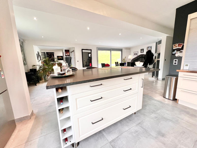 Propriété - 215 m² - 8 pièces