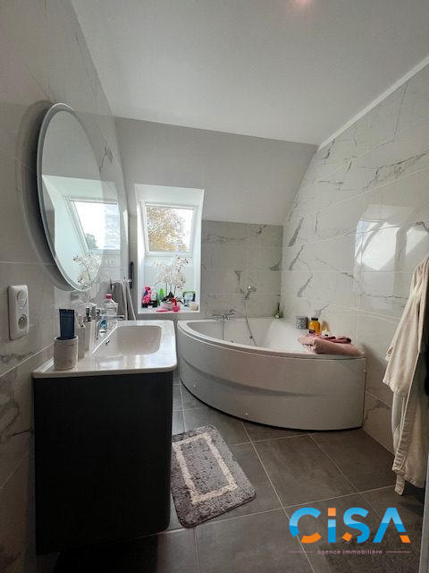 Villa - 211 m² - 8 pièces