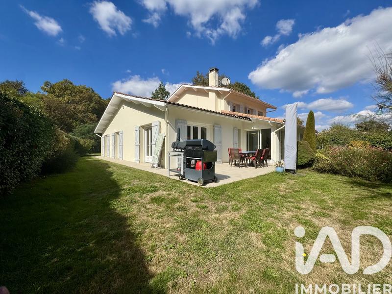 Maison - 200 m² - 7 pièces