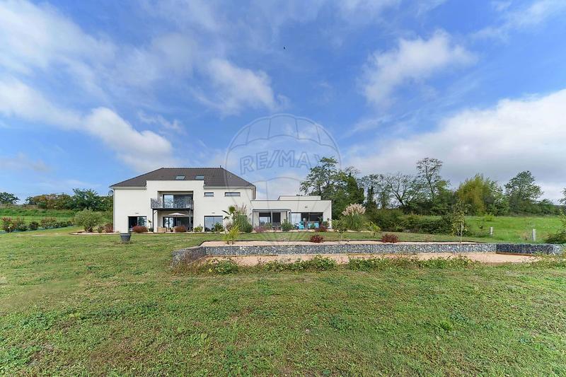 Villa - 277 m² - 10 pièces