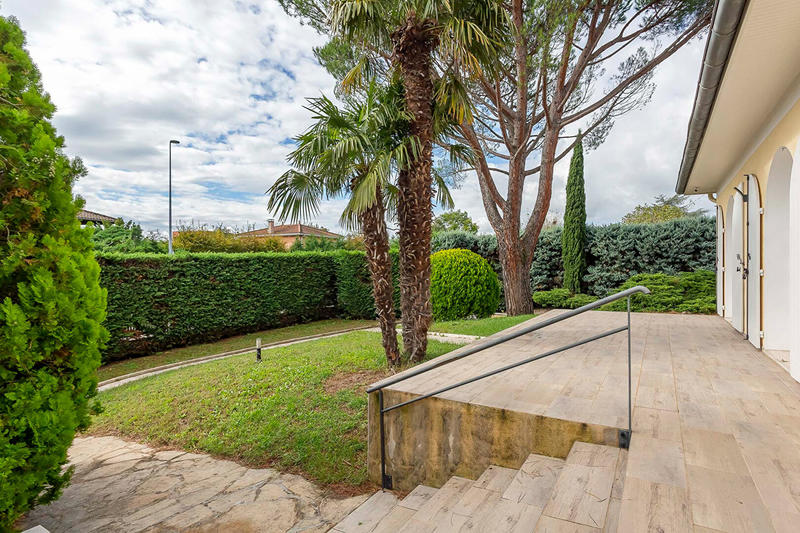 Villa - 263 m² - 9 pièces