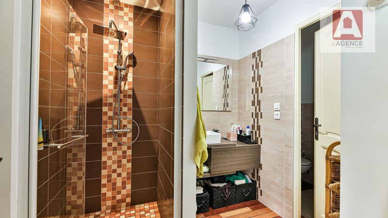 Maison - 235 m² - 8 pièces