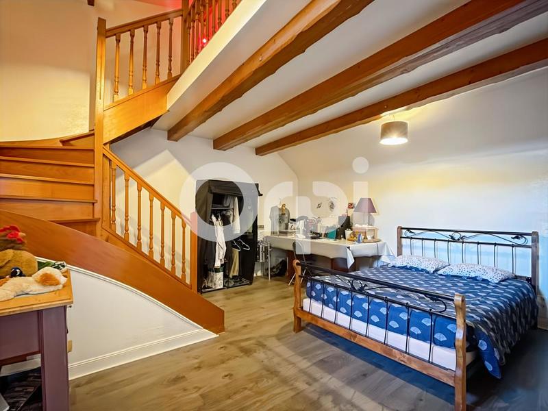 Maison - 220 m² - 6 pièces