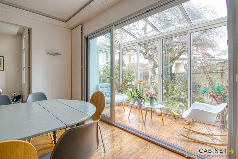 Maison - 342 m² - 9 pièces