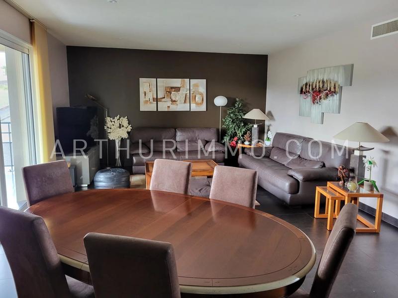 Appartement - 111 m² - 4 pièces