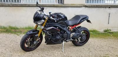 Triumph Speed triple r 1050 triumph Noir