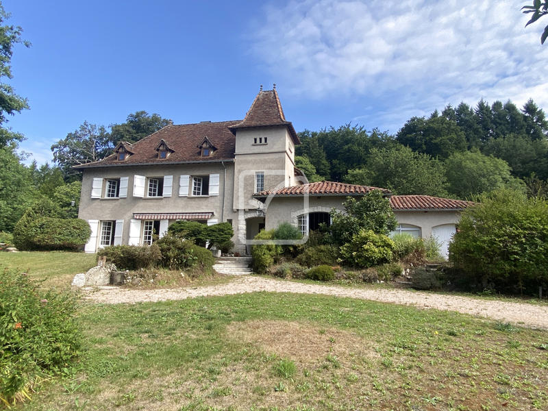 Propriété - 250 m² - 11 pièces