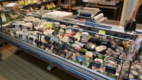 Intermarche vaux le penil