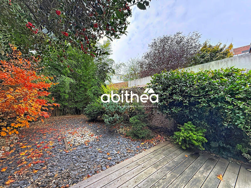 Maison - 205 m² - 9 pièces