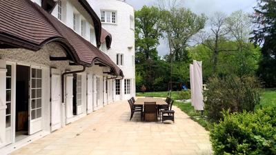 Propriété - 710 m² - 14 pièces