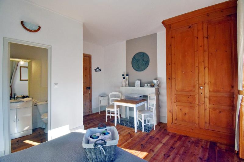 Maison - 328 m² - 12 pièces