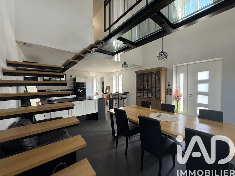 Maison - 178 m² - 8 pièces