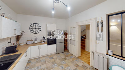 Maison - 340 m² - 8 pièces