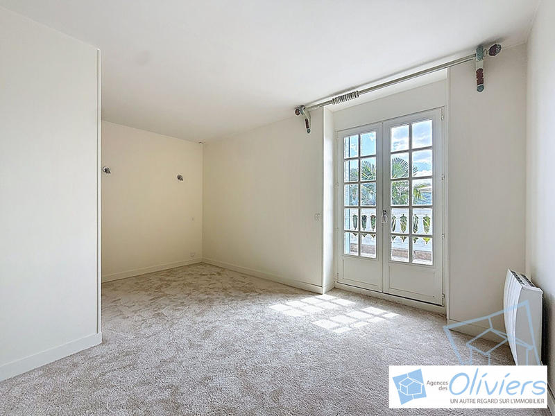 Maison - 221 m² - 9 pièces