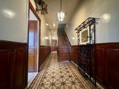 Maison - 273 m² - 9 pièces