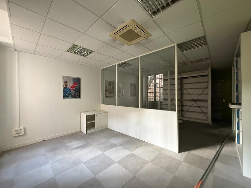 Bureau - 210 m² - 9 pièces