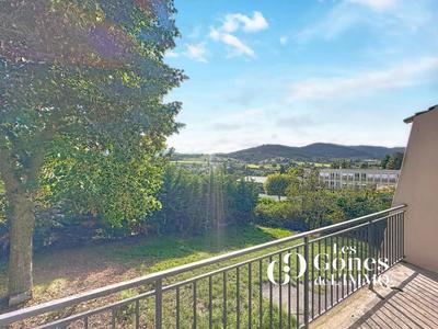 Maison - 235 m² - 8 pièces