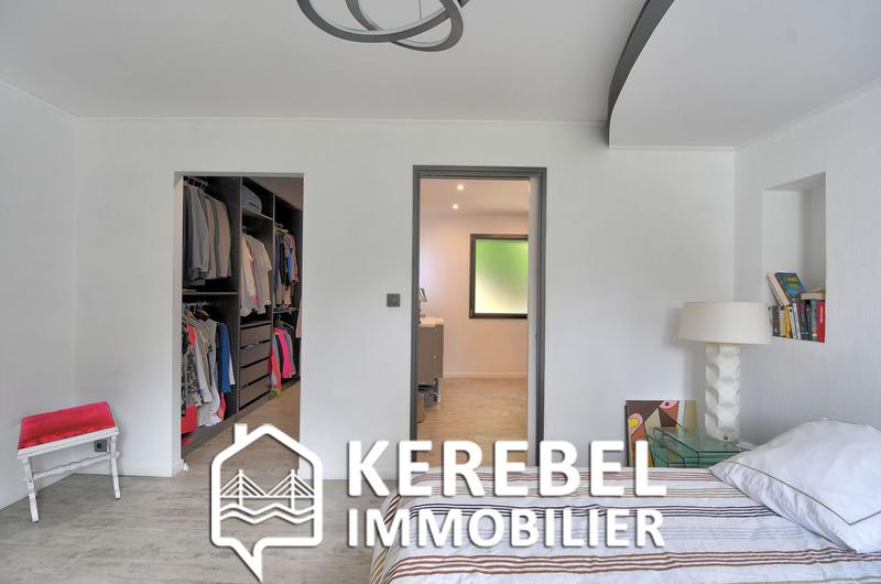 Maison - 230 m² - 7 pièces