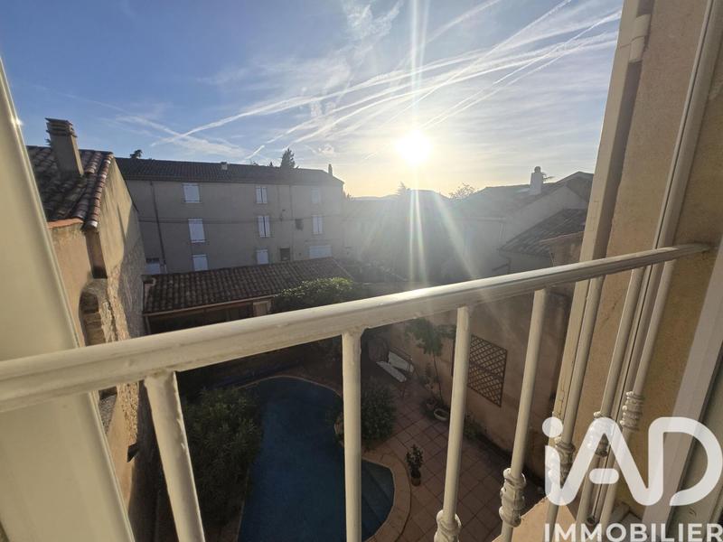 Maison - 222 m² - 8 pièces