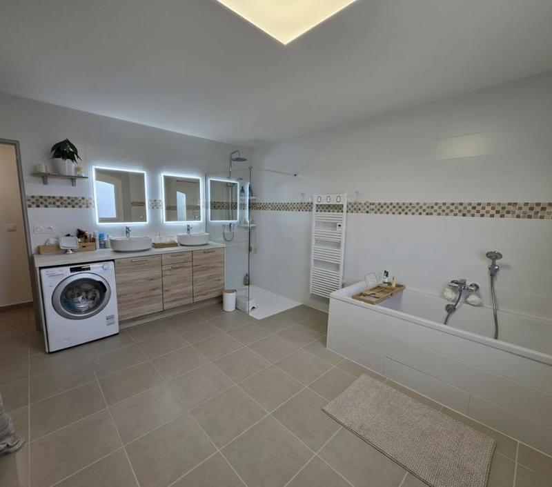 Villa - 215 m² - 12 pièces