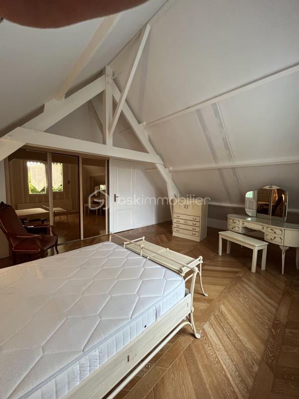 Pavillon - 220 m² - 9 pièces