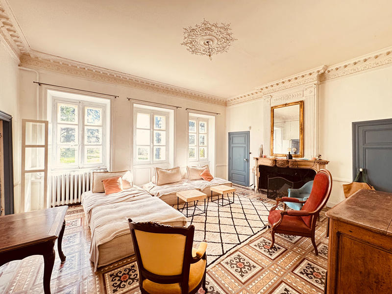 Maison - 451 m² - 10 pièces