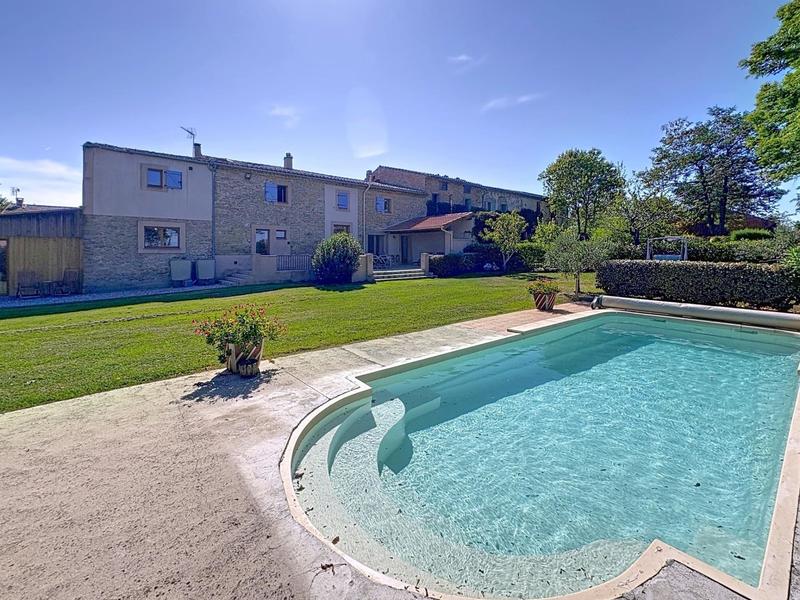 Maison - 650 m² - 15 pièces