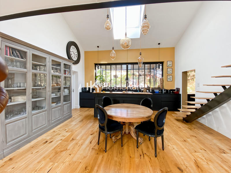 Maison - 180 m² - 5 pièces