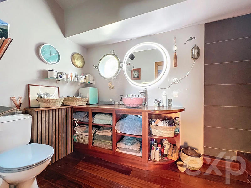 Maison - 200 m² - 8 pièces