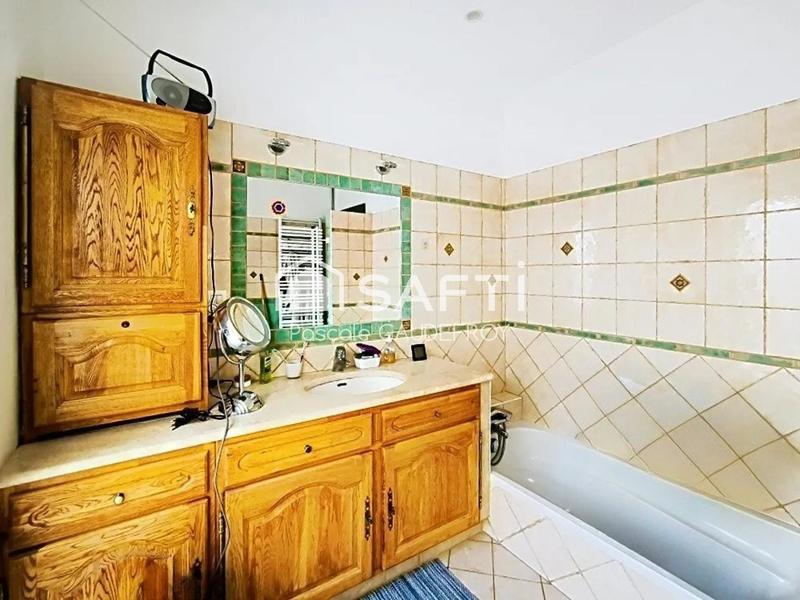 Maison - 219 m² - 8 pièces