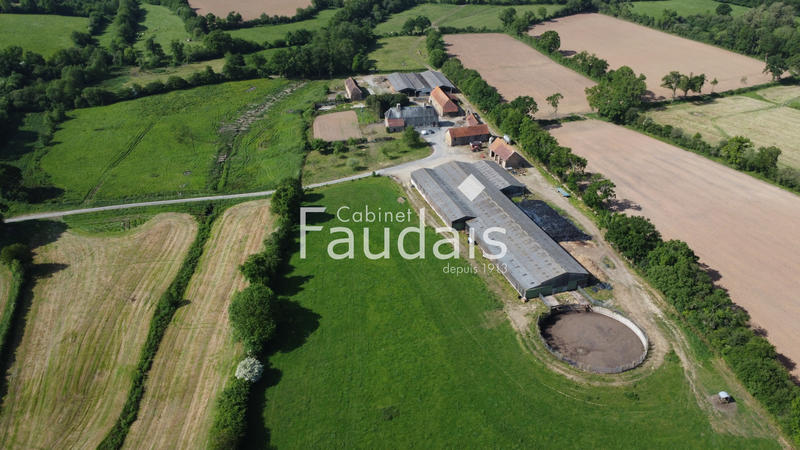 Propriété - 240 m² - 8 pièces