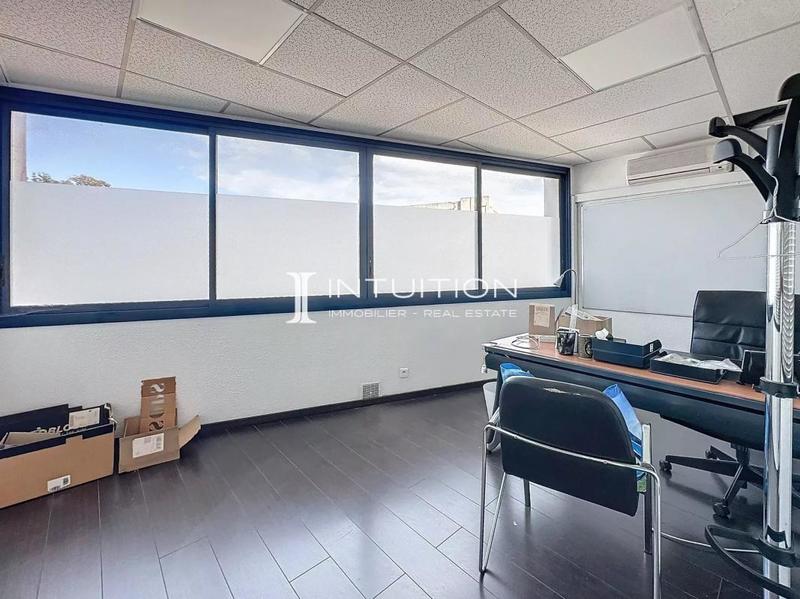 Local commercial - 78 m² - 4 pièces