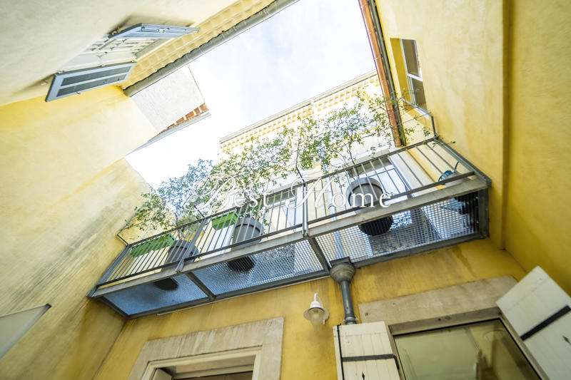 Maison - 245 m² - 8 pièces