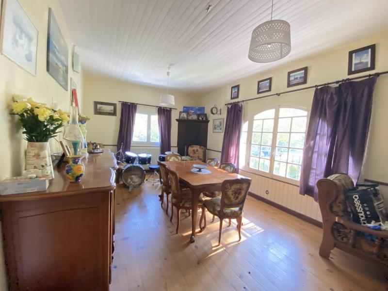 Villa - 203 m² - 8 pièces