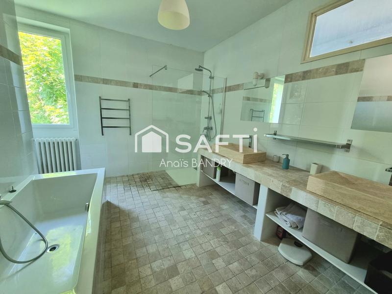 Maison de maîtres - 320 m² - 8 pièces