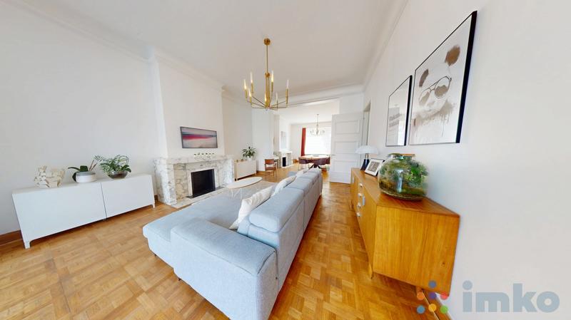 Maison - 410 m² - 9 pièces