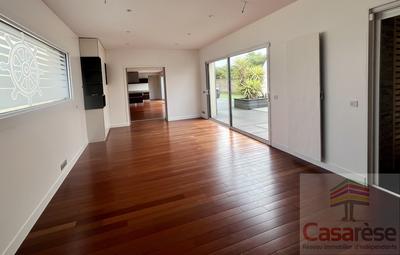 Maison - 220 m² - 7 pièces