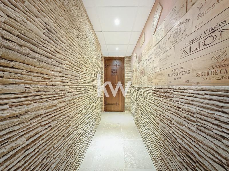 Maison - 284 m² - 7 pièces