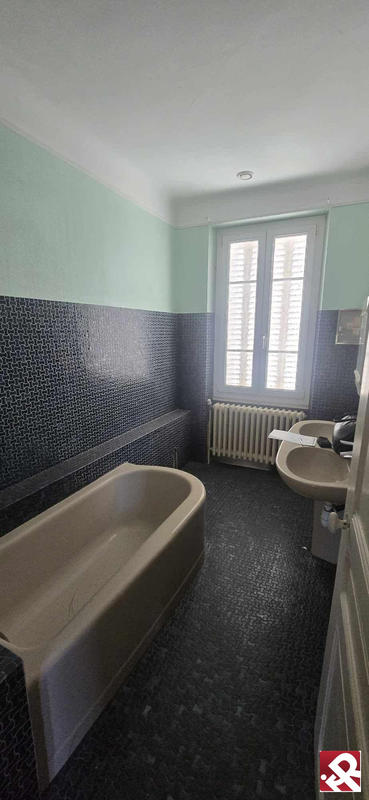 Maison - 216 m² - 5 pièces