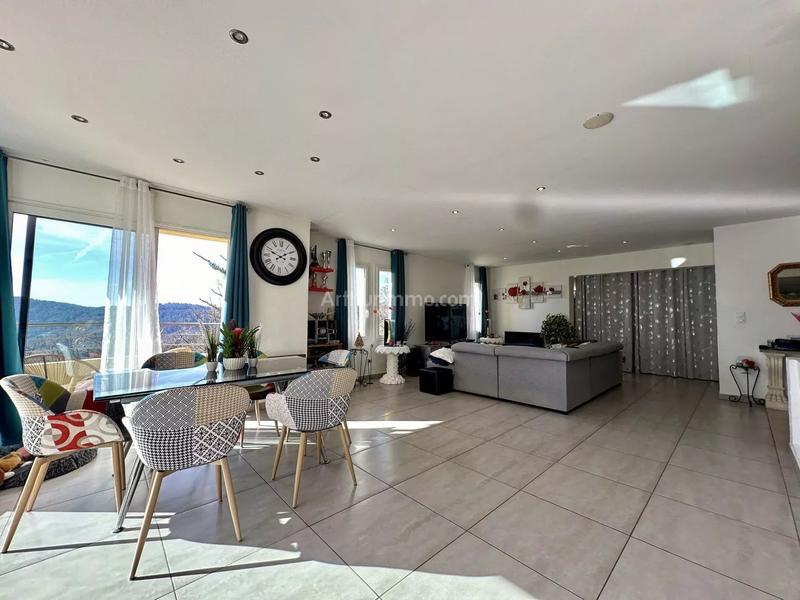 Maison - 197 m² - 5 pièces