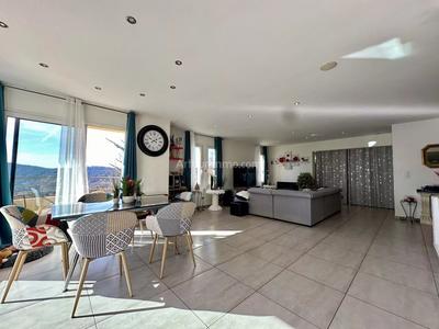 Maison - 197 m² - 5 pièces