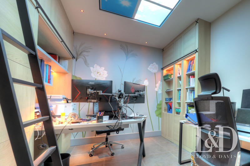 Maison - 321 m² - 10 pièces