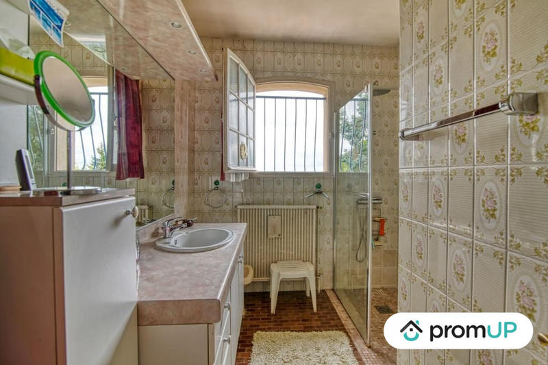 Maison traditionnelle - 147 m² - 6 pièces