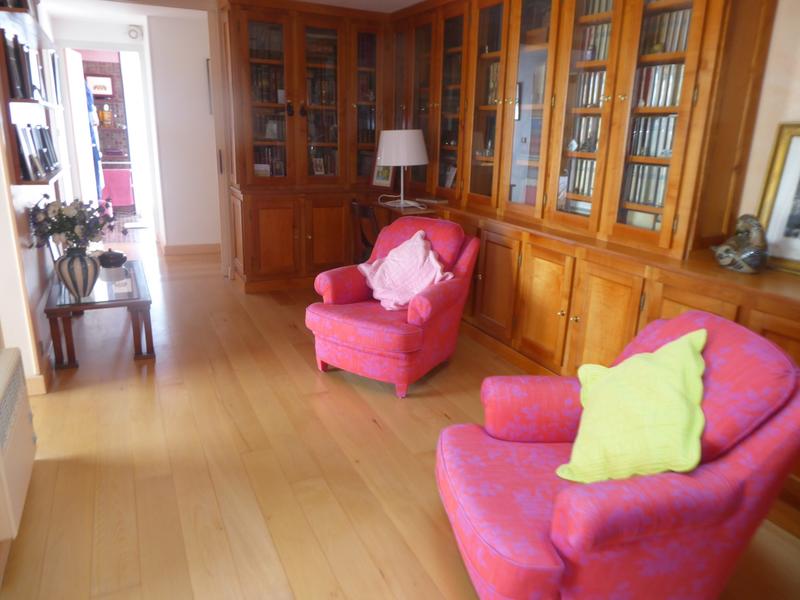 Maison - 220 m² - 9 pièces